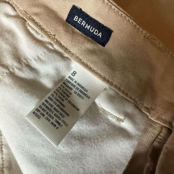 American Eagle tan khaki Bermuda 8 minimalist shorts - Picture 2 of 3